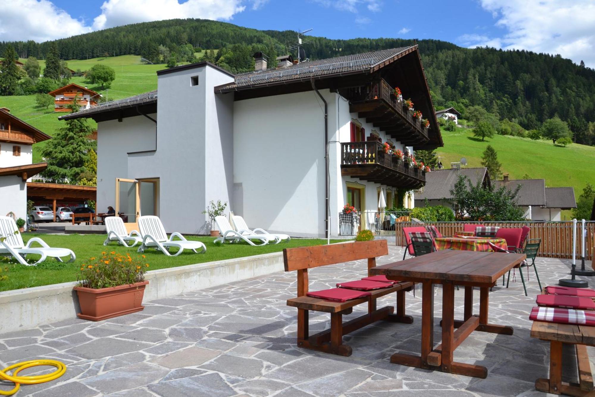 Pension Apartments Klotznerhof Schenna Exteriör bild